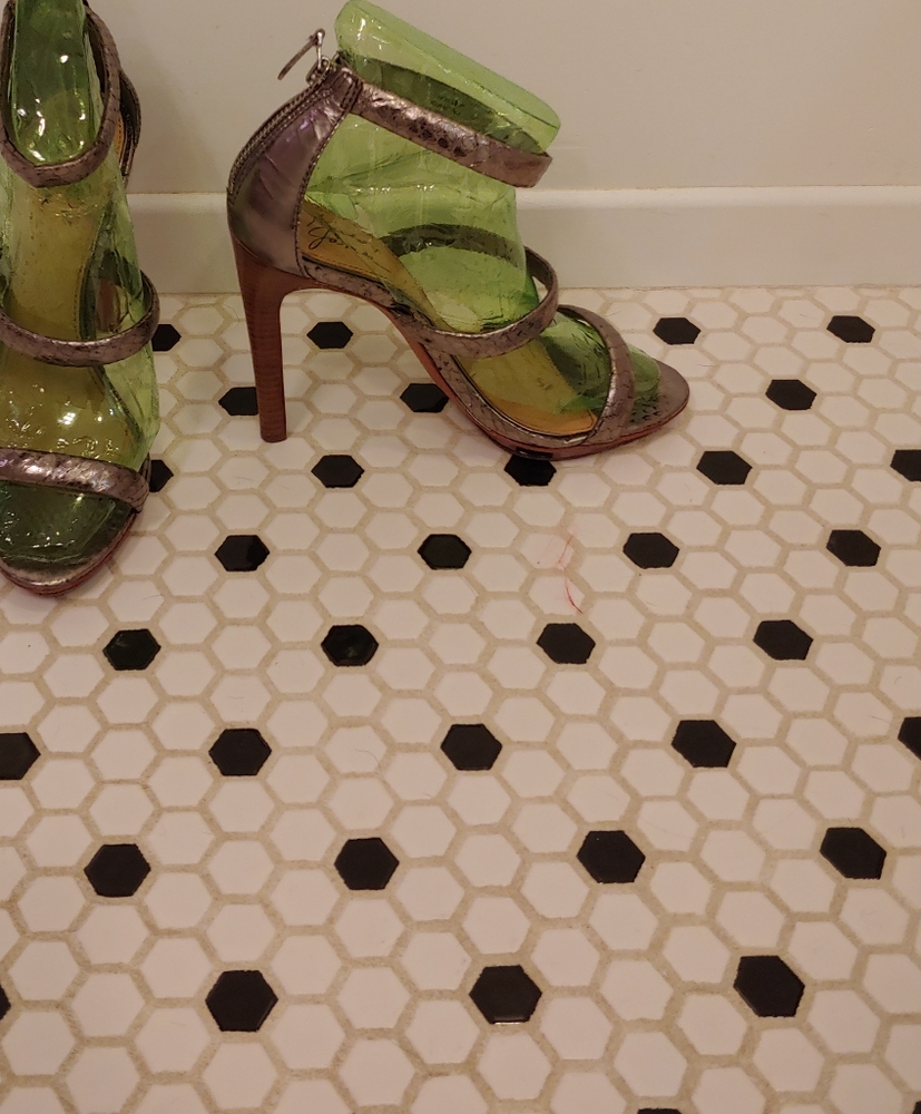 Shiney purple scaled heels